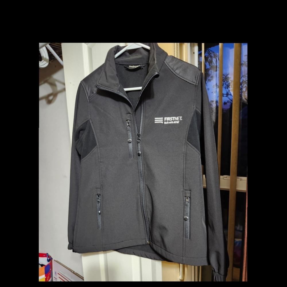 Dunbrooke Full Zip Soft shell Black Jacket Women's Size Medium Pockets